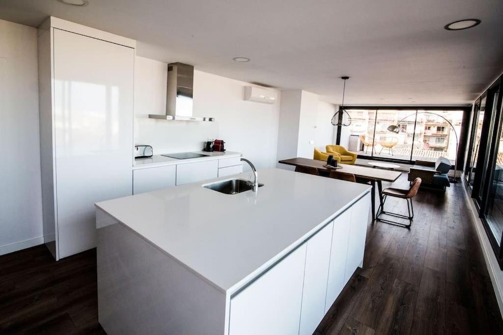 Atico Con Terraza En El Centro De Reus Apartment Luaran gambar